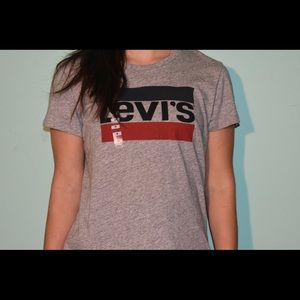 Levi’s Tee